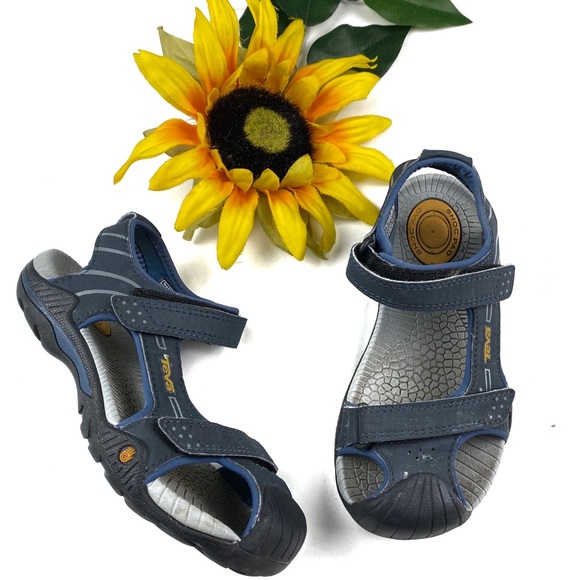❌SOLD❌Teva Closed Toe Velcro Strap Sandals Water - Picture 1 of 8